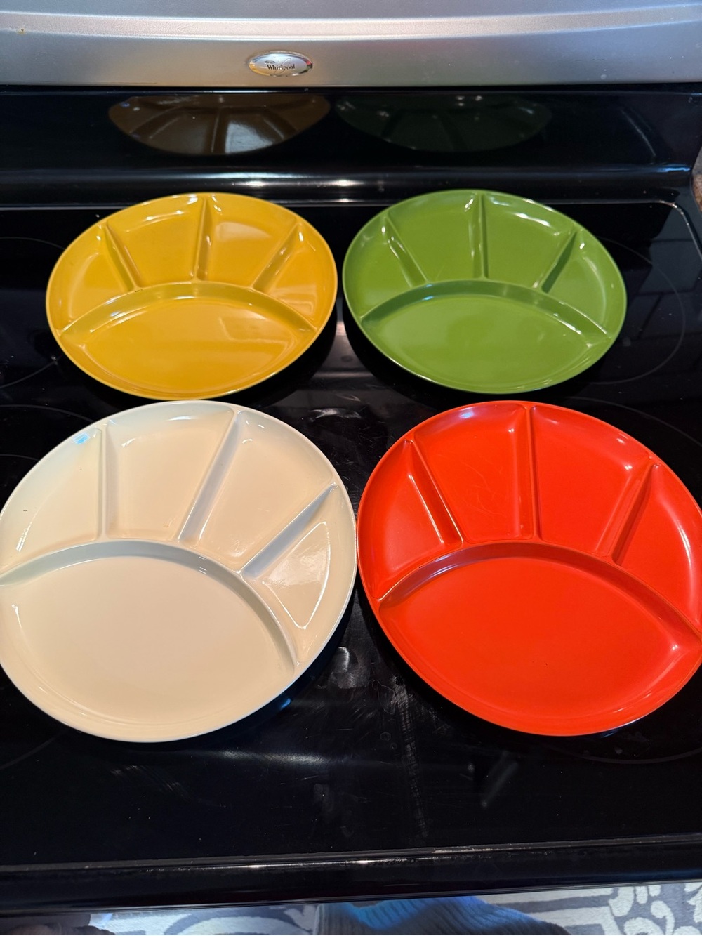 4-Pack Sectioned  Vintage Melmac kids  Plates in Red, Green, Yellow, Cream